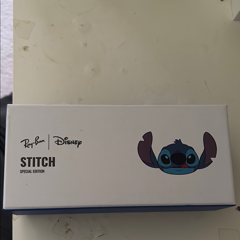 Ray-Ban Disney Stitch Special Edition White Box with Black Rayban Case